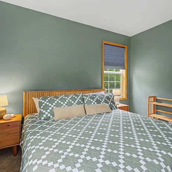 Cozy Cabin - Image 1